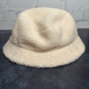 Steve Madden Cream Sherpa Bucket Hat OS